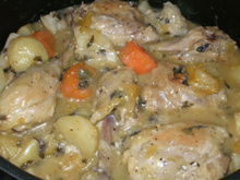 Frango ao molho de alho e legumes