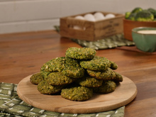 Bolinho de brócolis assado