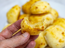 Faça hoje mesmo: pão de queijo de liquidificador do TudoGostoso para um lanche rápido e delicioso
