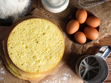 A quantidade certa de ovos é essencial na massa do bolo: essa confeiteira testou e provou a diferença!