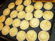 Empadinhas de queijo ralado