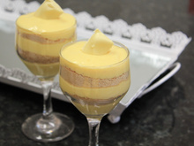 Pavê de mousse de maracujá e brigadeiro branco