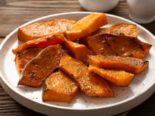 Como assar a abóbora no forno e na air fryer? TudoGostoso tem as melhores dicas para que ela fique caramelizada e sem grudar no fundo