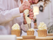 Como fazer chantilly: aprenda a acertar o ponto e a salvar o creme caso fique aguado