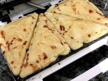 Pão de queijo de sanduicheira