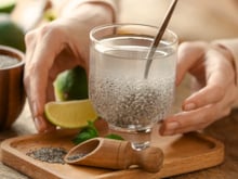 Os fãs da "água de girino" dizem que funciona: como fazer a bebida que viralizou no TikTok por ajudar a perder peso (e entenda se benefícios são reais!)