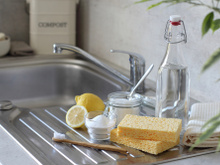 Como limpar utensílios de cozinha: limão, vinagre e bicarbonato de sódio tiram gordura com facilidade