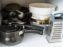 Adeus panelas empilhadas: o TudoGostoso revela a forma mais prática de organizar esses utensílios