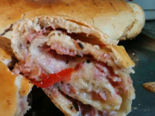 Enrolado de queijo e presunto