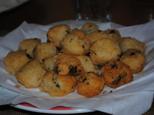 Bolinhos de arroz e queijo parmesão