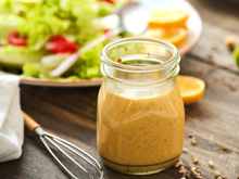 Adeus salada aguada! O truque dos chefs para deixar o molho cremoso e sem separar