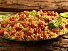 Arroz com linguiça é um almoço suculento para quem ama receita de uma panela só: receita prática e deliciosa