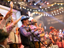 Oktoberfest Blumenau 2024 tem atrações internacionais confirmadas; venda antecipada de ingressos já começou