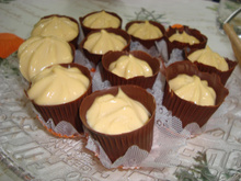 Copinhos de chocolate com Mousse de Maracujá