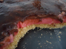 Sobremesa de morango e chocolate muito fácil e prática