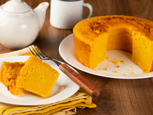 Bolo de fubá com laranja no liquidificador: fofinho, perfumado e perfeito para acompanhar café fresco
