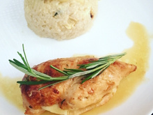 Filé de frango marinado e recheado com brie