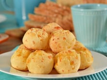 Nunca comi um pão de queijo tão gostoso quanto esse e o polvilho azedo deixa tudo ainda melhor
