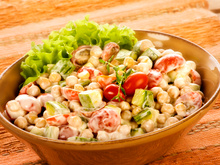 Salada de grão-de-bico e abobrinha