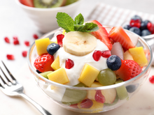 Como servir frutas na sobremesa? Veja 3 opções para inserir a fruta após as refeições