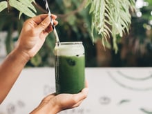 Como fazer suco detox: dicas e combinações para a sua receita saudável ficar irresistível
