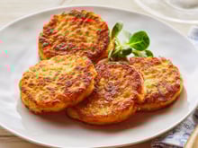 Chef revela receita de panquecas de batata com queijo: perfeito pra quem enjoou de purê e quer um prato suculento