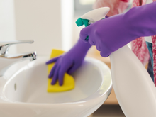 Com quantos anos você descobriu que não pode usar água sanitária em lugares fechados?