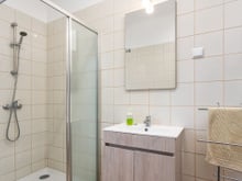 Nem azulejos nem tinta: 5 tendências para transformar o banheiro em 2026