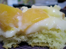 Bolo torta de pêssego em calda