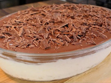 Mousse de prestígio: sobremesa maravilhosa na travessa para servir no almoço do fim de semana