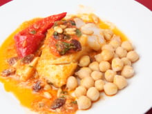 Bacalhau com grão-de-bico ao forno