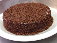 O bolo de chocolate simples que conquista corações: impossível comer uma fatia só quando faço essa receita