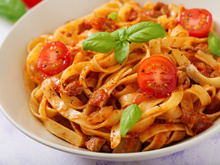 Bê-á-bá do macarrão: aprenda a diferenciar fettuccine, farfalle, pappardelle, fusilli, rigatoni, linguine, casarecce, penne e spaghetti