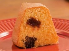 Bolo de fubá com goiabada