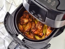 Por menos de R$ 300 é possível levar para casa esta air fryer Philco de 4,3 litros