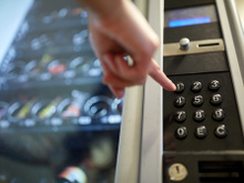 Máquinas de comida de graça: iniciativa para combater a fome