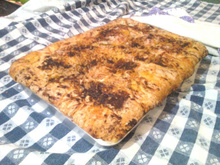 Bolo de banana com queijo e canela