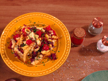 Batata na manteiga de garrafa com carne-seca e queijo coalho