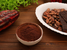 Cacau alcalino, cacau black e cacau natural: qual a diferença e quando usar cada um?