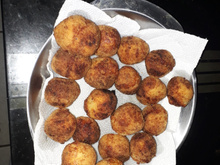 Bolinha de queijo e frango