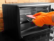 Como limpar forno elétrico: confira as dicas do TudoGostoso