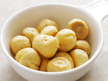 Profiteroles salgados de queijo