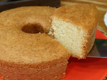 Bolo de água é simples, barato, fácil e fica pronto em 3 minutos (sem ovo e sem leite!)