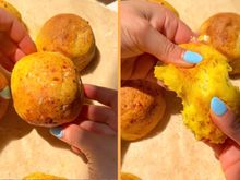 Você só precisa de poucos ingredientes para fazer um delicioso pão de queijo de banana-da-terra sem glúten