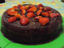 Bolo de chocolate com  morango