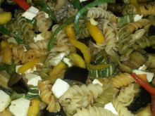 Macarrão rápido com beringela e mussarela