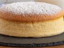 Bolo nuvem com apenas 2 ingredientes: uma sobremesa leve, fofinha e muito fácil de fazer