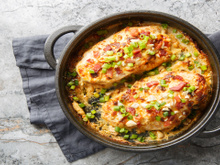 Receita com peito de frango que parece sofisticada, mas só leva ingredientes simples e é fácil de fazer