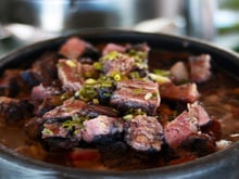 Nem só costelinha: o TudoGostoso revela as 3 melhores carnes para a feijoada, segundo açougueiros