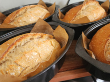 Esse pão de 4 ingredientes é o mais fácil e barato que eu já fiz: não precisa sovar e tem essa casquinha crocante